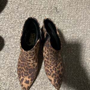 Circus by Sam Edelman Leopard Print Pointed Toe Kitten Heel Ankle Booties